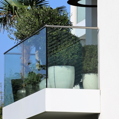 shutterstock 719912341 glasracke ute palm low